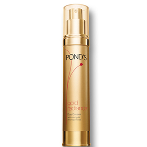 Pond’s Gold Radiance Boosting Cleansing Mousse